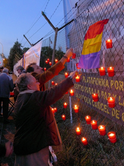 Foto del homenaje a las victimas en la antigua cárcel de Carabanchel