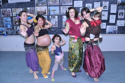 Foto de las participantes en la danza del vientre